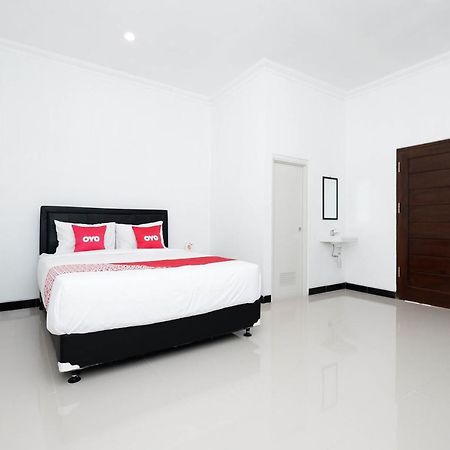Oyo 1611 Four D'Home Surakarta  Exterior photo