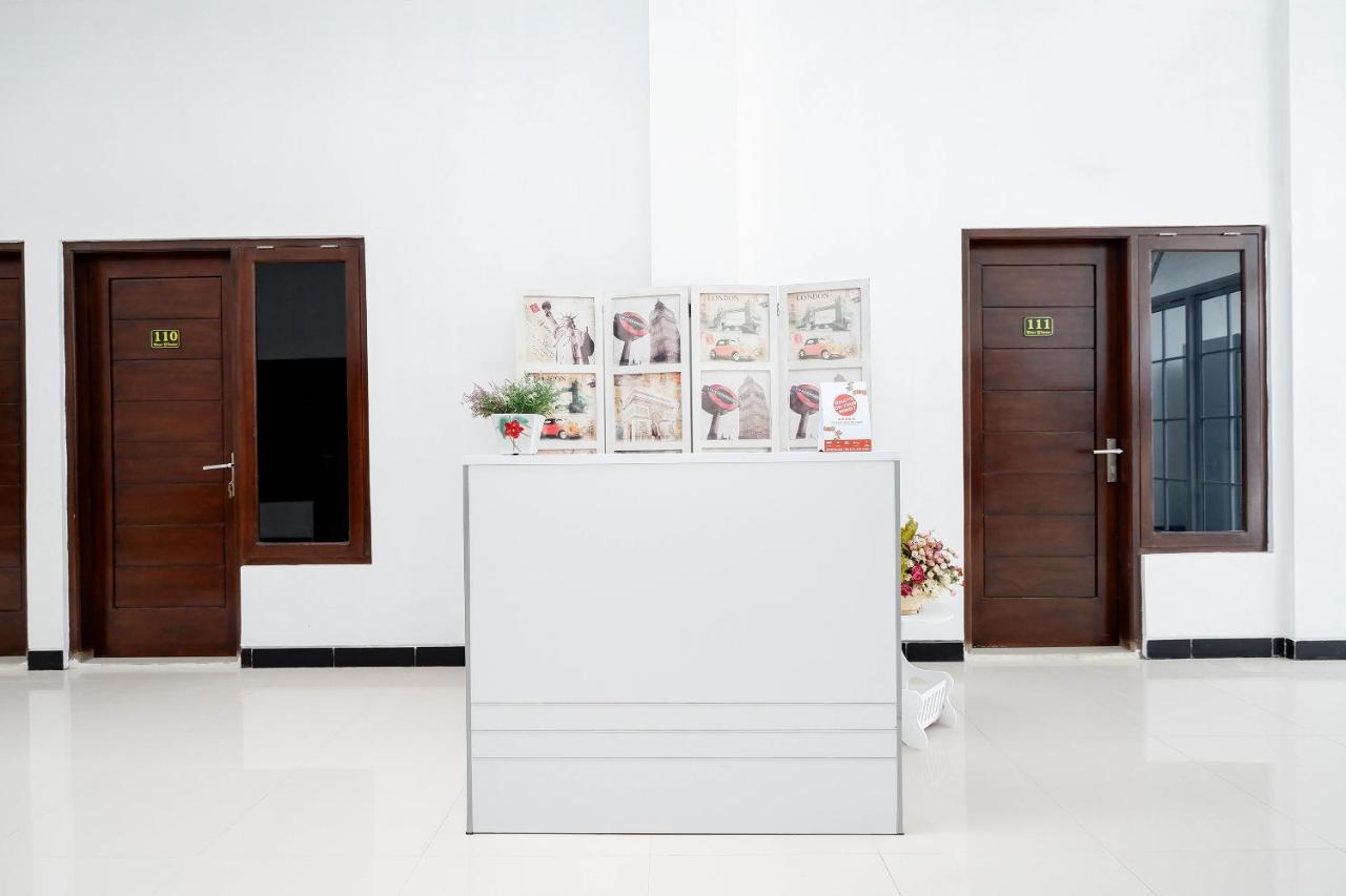 Oyo 1611 Four D'Home Surakarta  Exterior photo