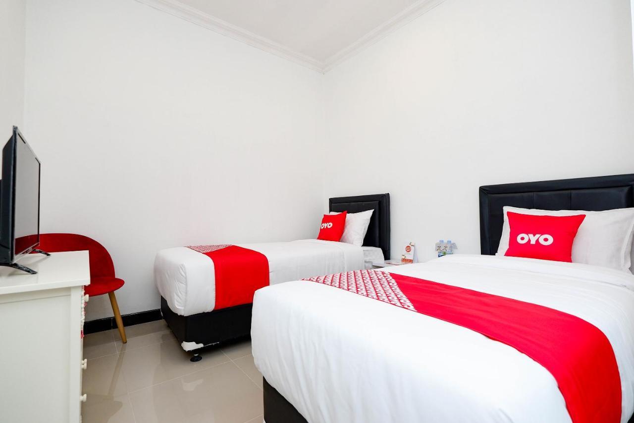 Oyo 1611 Four D'Home Surakarta  Exterior photo