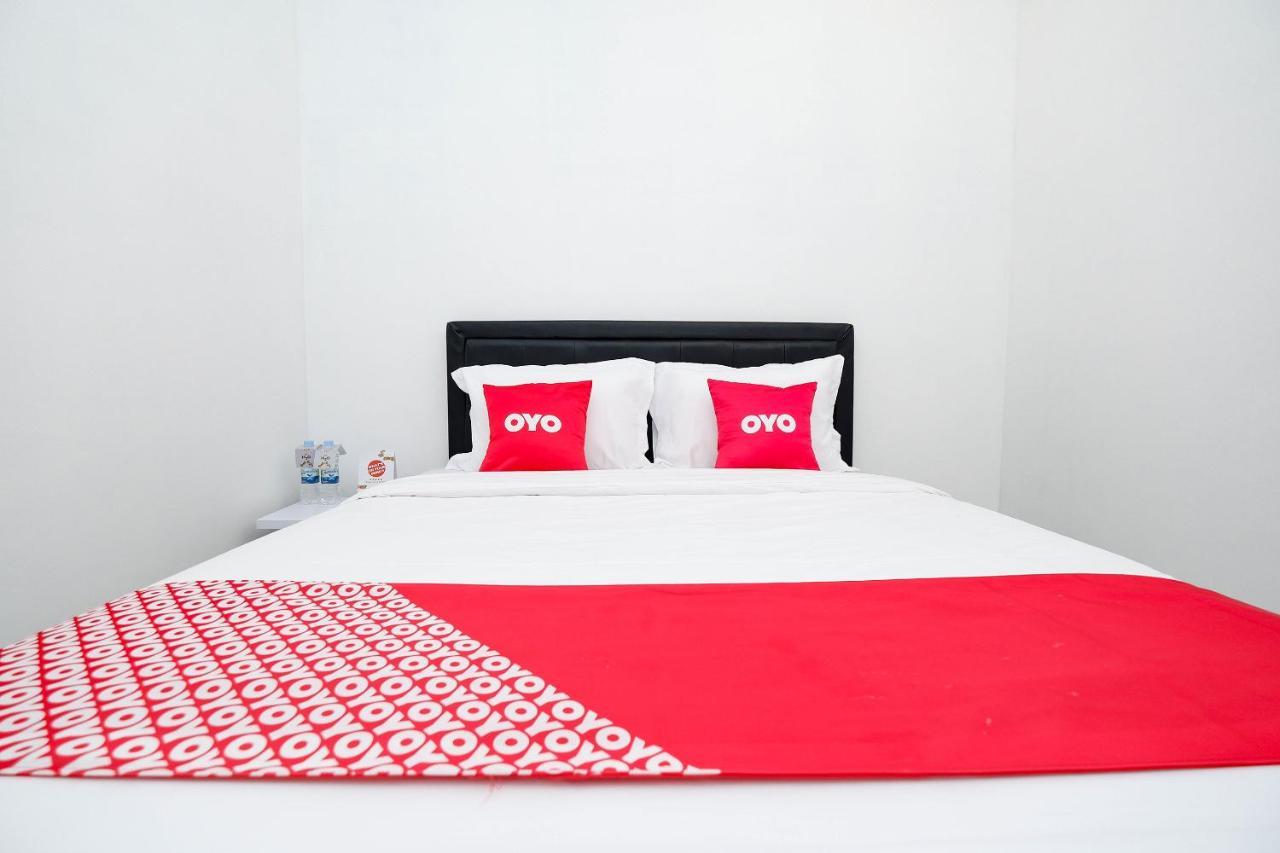 Oyo 1611 Four D'Home Surakarta  Exterior photo