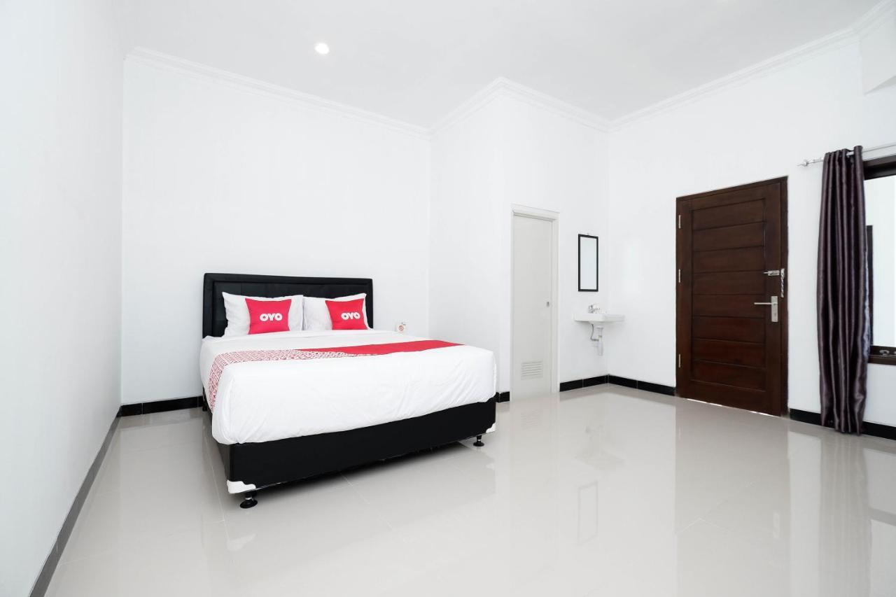 Oyo 1611 Four D'Home Surakarta  Exterior photo