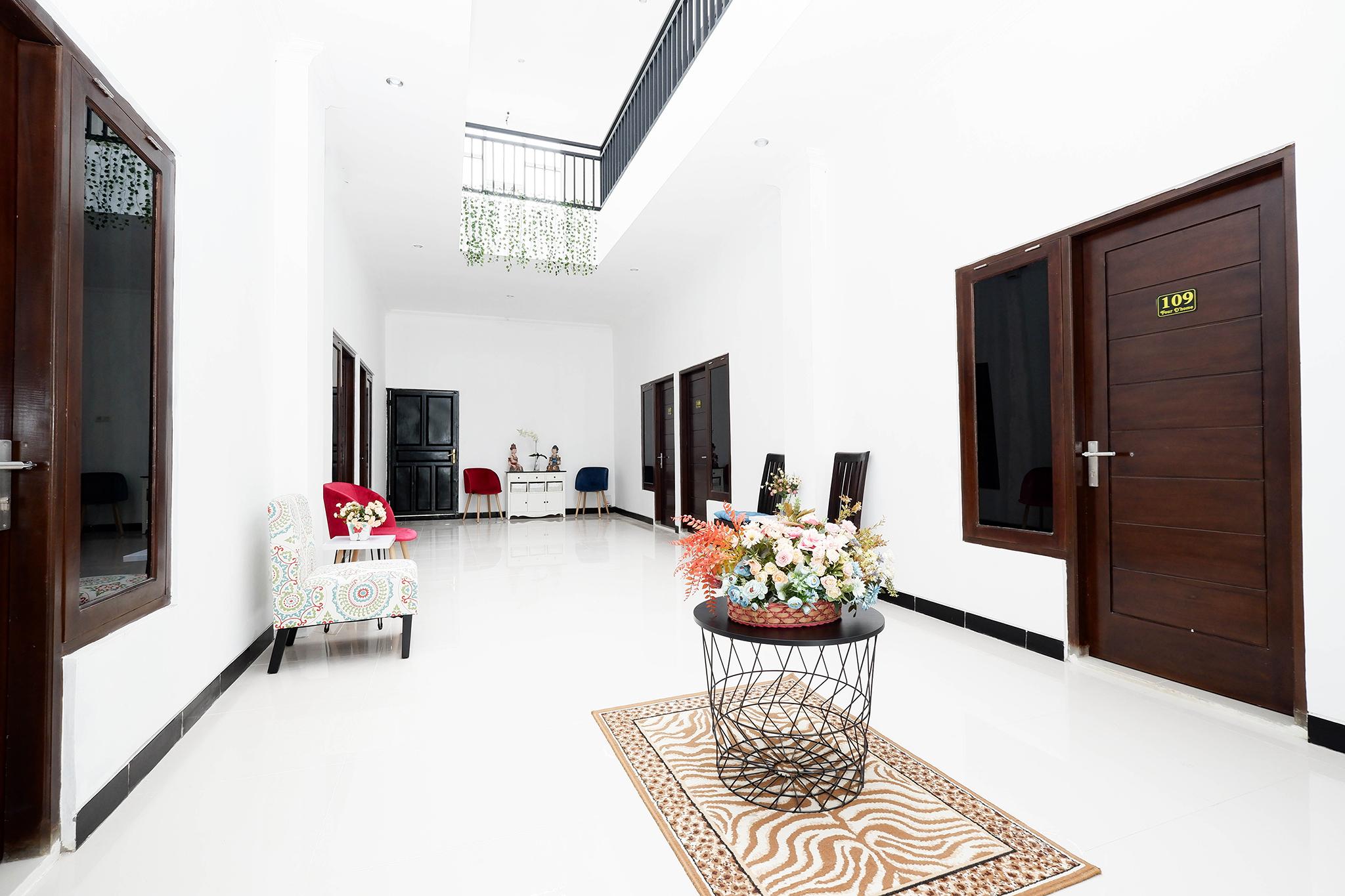 Oyo 1611 Four D'Home Surakarta  Exterior photo